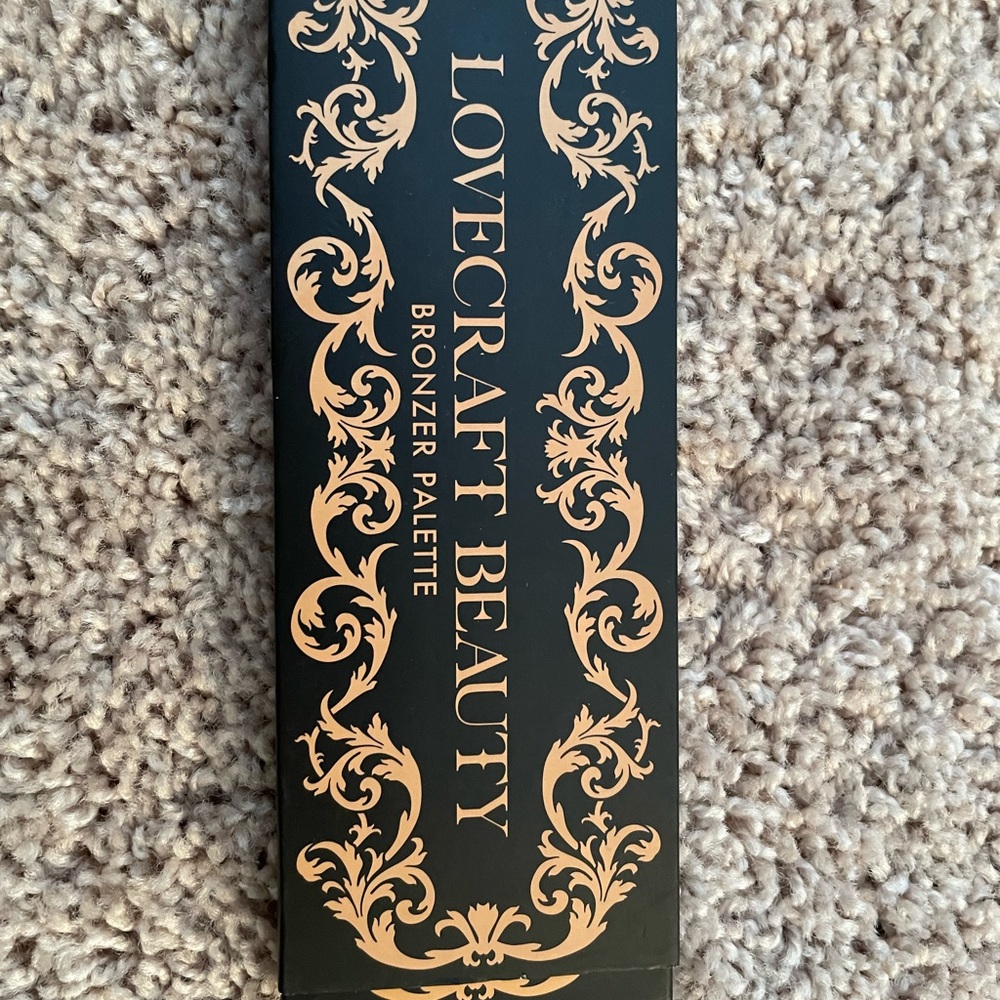 A bronzer palette